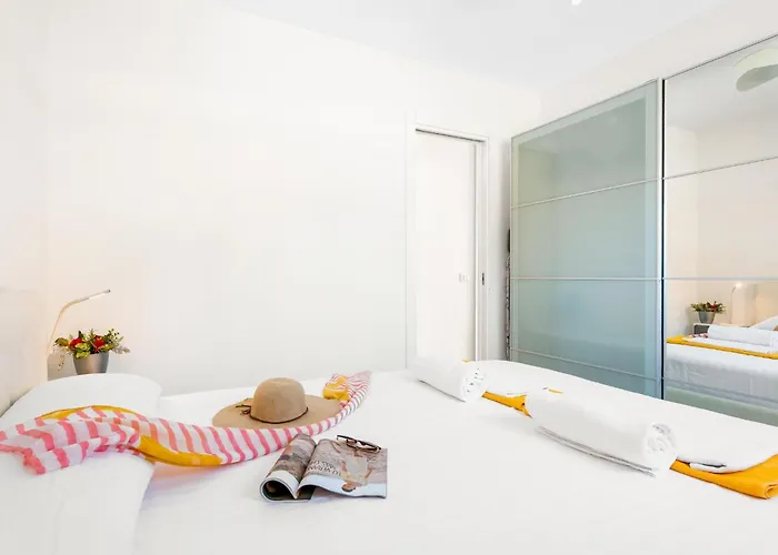 97 Hermosa Marina Primavera Con Terraza Y Piscina